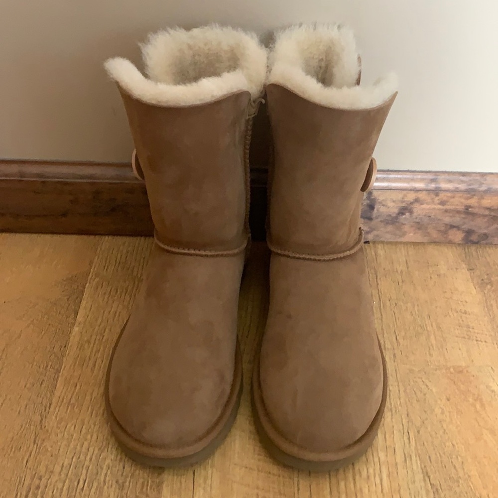 NEW Authentic UGG Bailey Button II Chestnut Suede 8